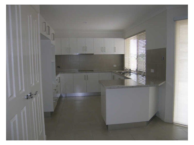 35 Charlton Place, Regents Park QLD 4118