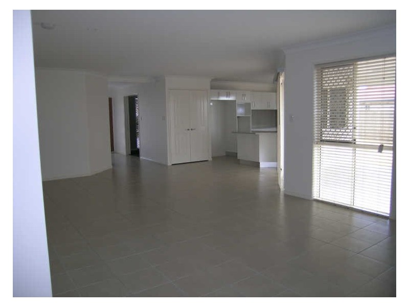 35 Charlton Place, Regents Park QLD 4118