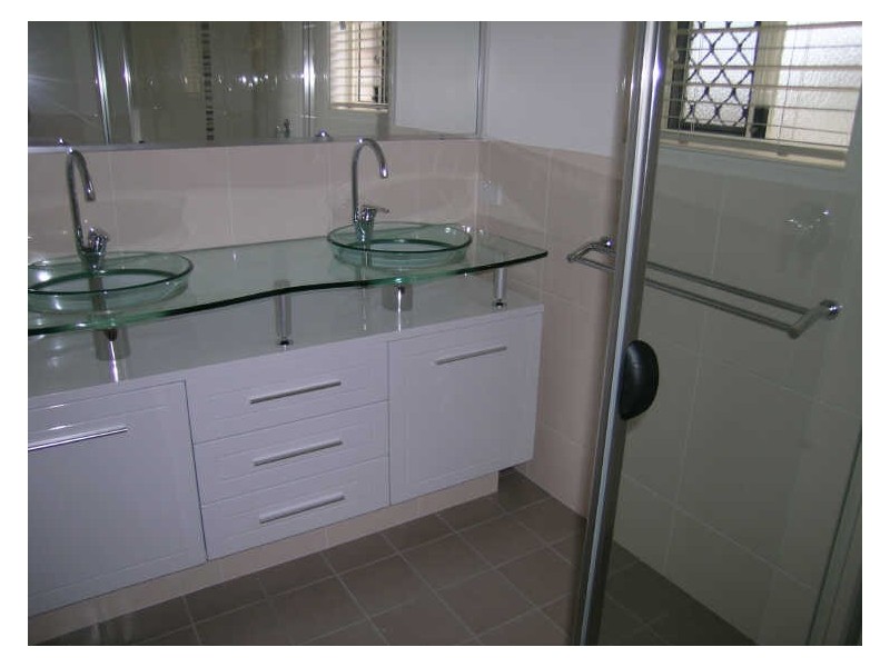 35 Charlton Place, Regents Park QLD 4118