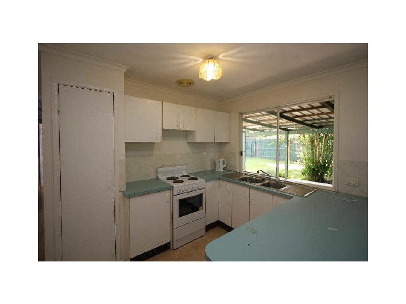 8 Holcus Court, Crestmead QLD 4132