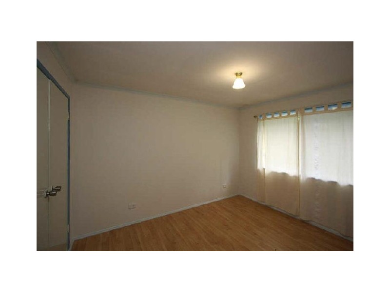 8 Holcus Court, Crestmead QLD 4132