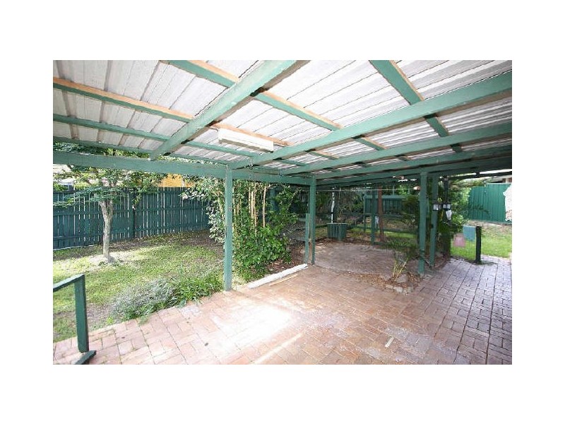 8 Holcus Court, Crestmead QLD 4132