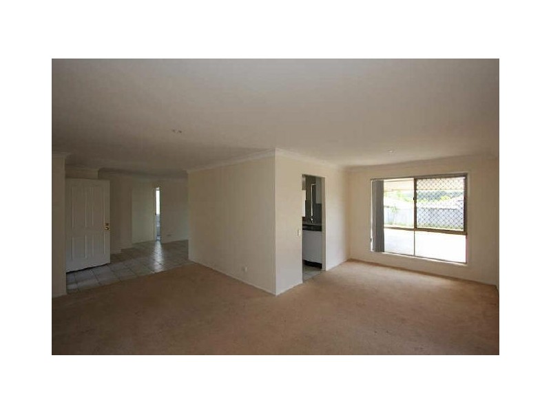 67 Middle Road, Hillcrest QLD 4118