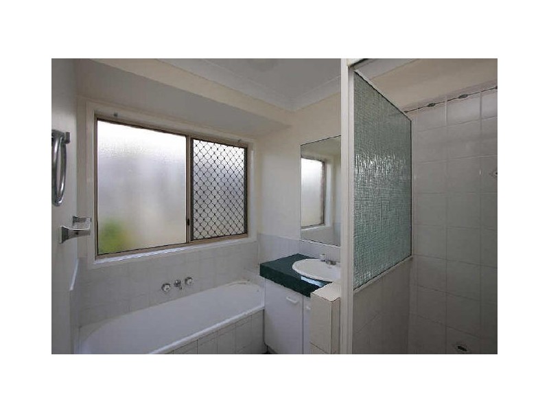 67 Middle Road, Hillcrest QLD 4118