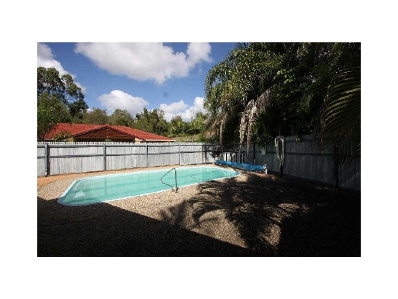 7 Calluna Court, Regents Park QLD 4118