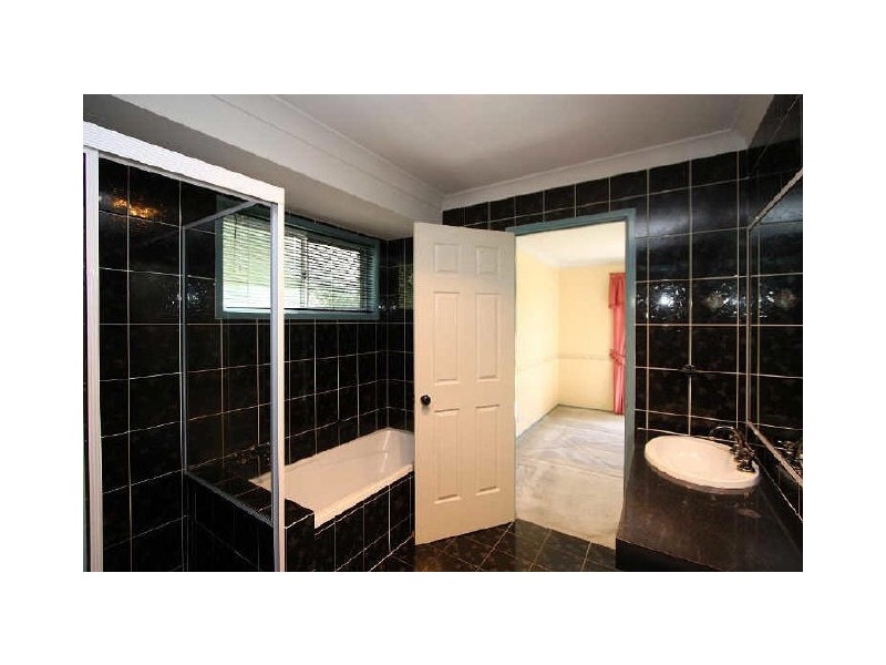 7 Calluna Court, Regents Park QLD 4118