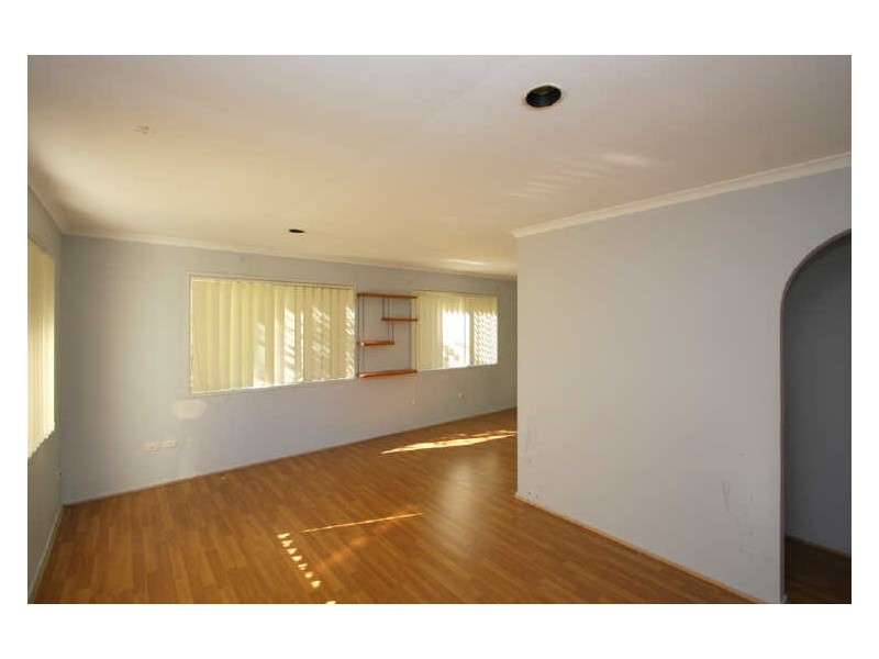 32 Bushmills Court, Hillcrest QLD 4118