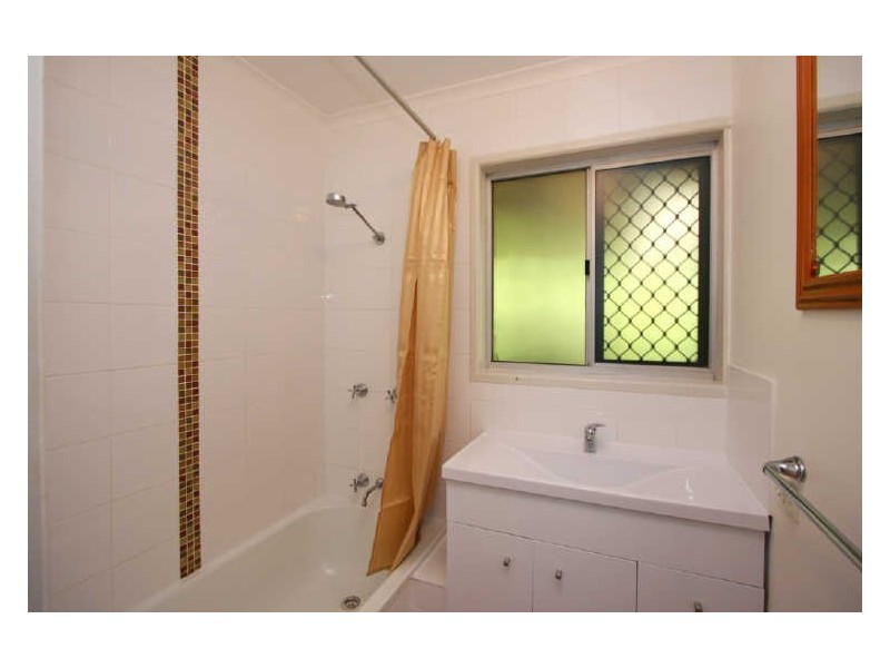 32 Bushmills Court, Hillcrest QLD 4118