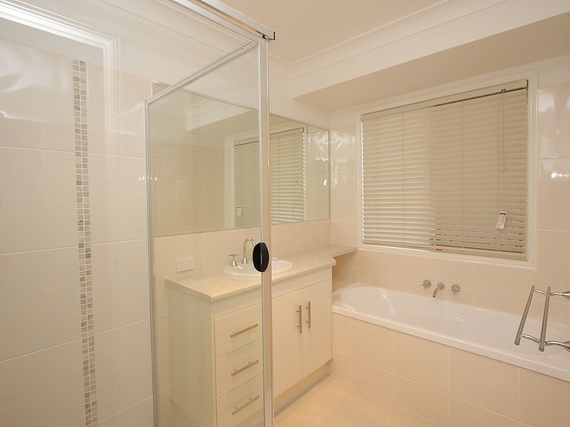 Unit 1/22 Charlton Place, Regents Park QLD 4118