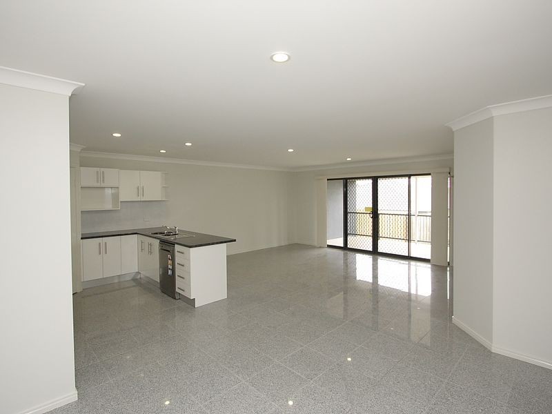 2/20 Charlton Place, Regents Park QLD 4118