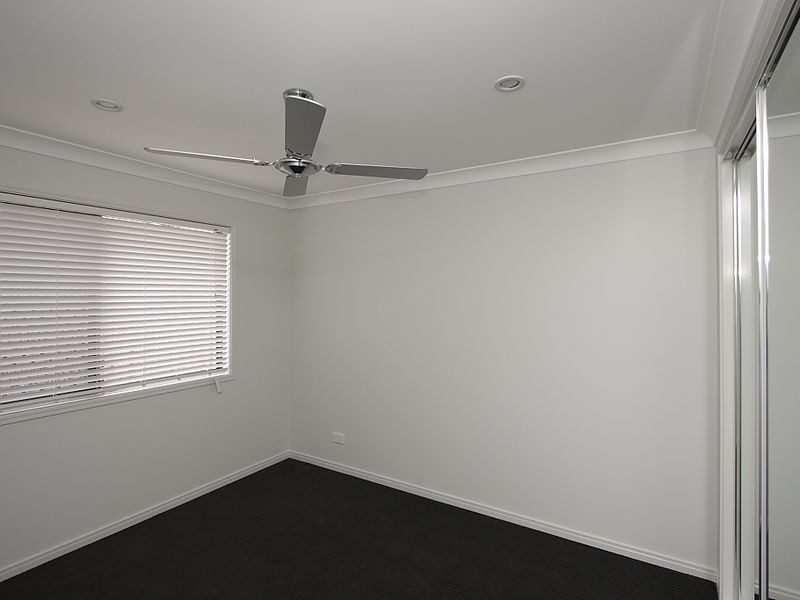 2/20 Charlton Place, Regents Park QLD 4118