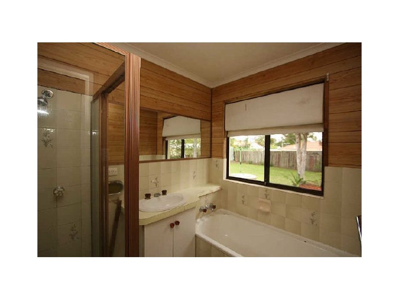 105 Waratah Drive, Crestmead QLD 4132