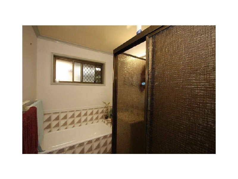 15 Rathbone Street, Hillcrest QLD 4118