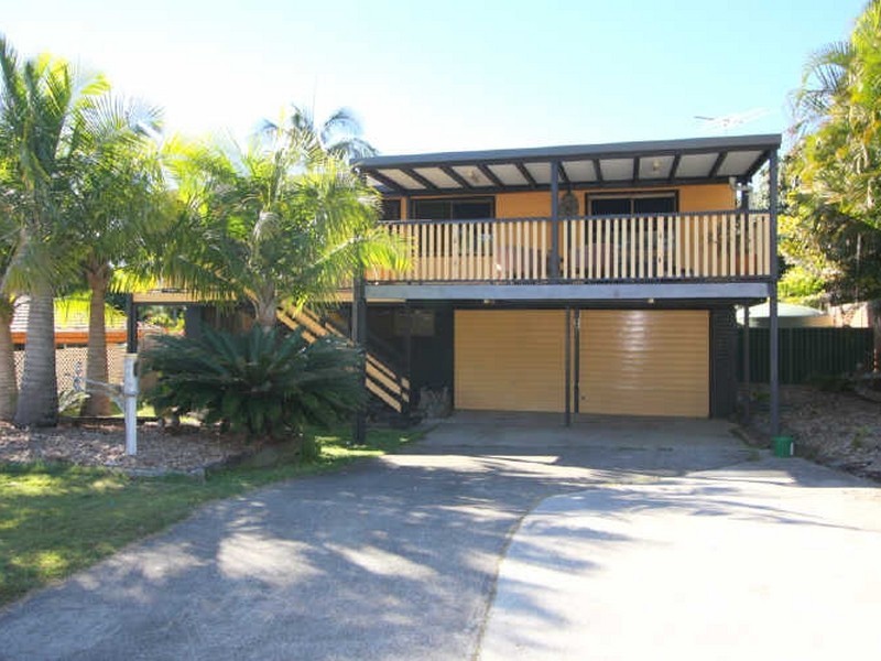 9 Pine Street, Hillcrest QLD 4118