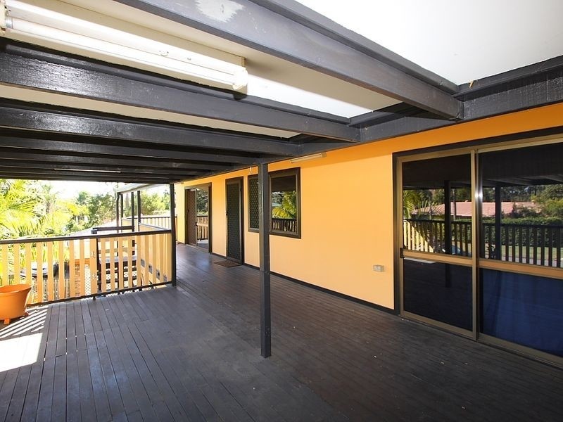 9 Pine Street, Hillcrest QLD 4118