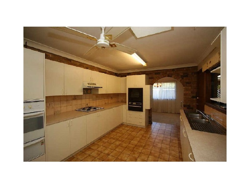 6 Aquila Court, Regents Park QLD 4118