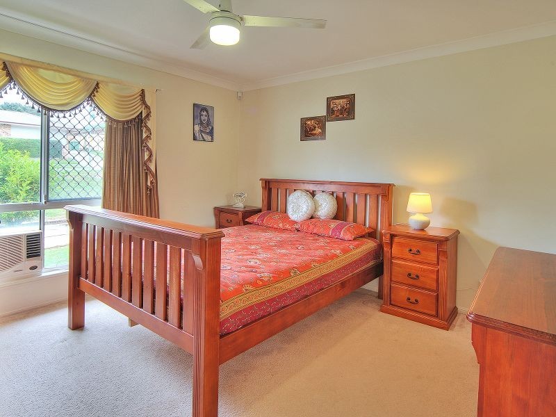 127 Lamberth Road, Regents Park QLD 4118