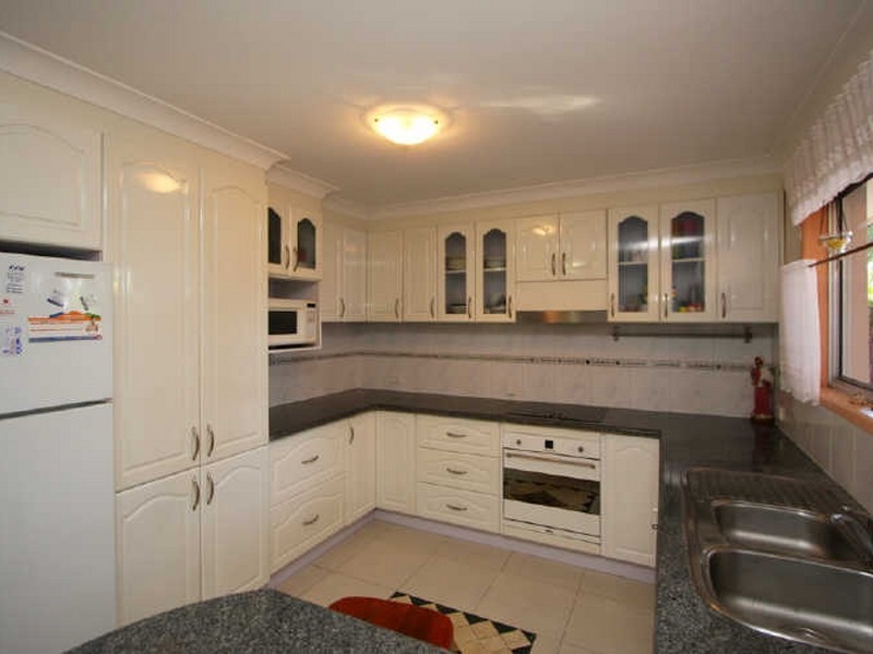 72 Peverell Street, Hillcrest QLD 4118