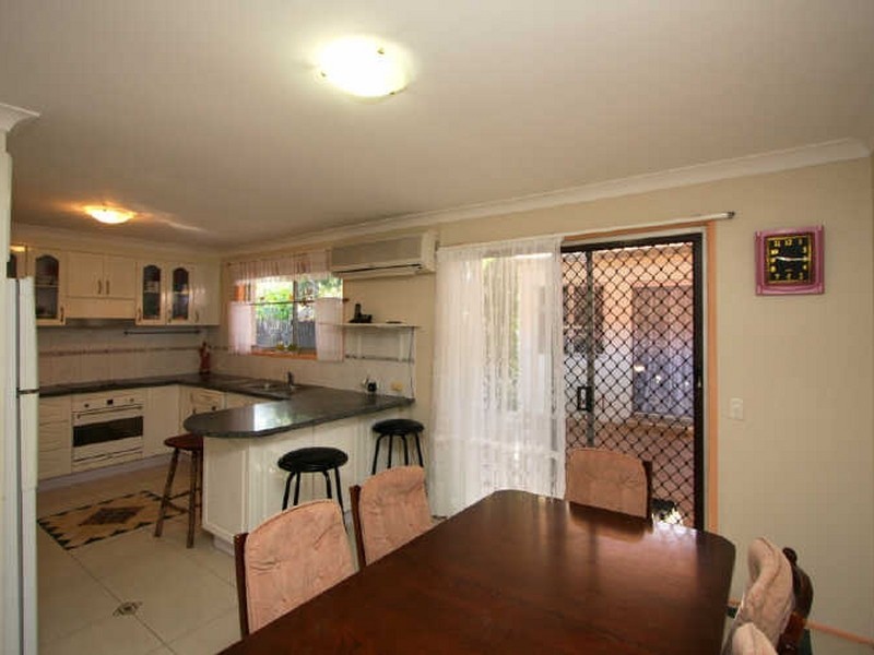 72 Peverell Street, Hillcrest QLD 4118