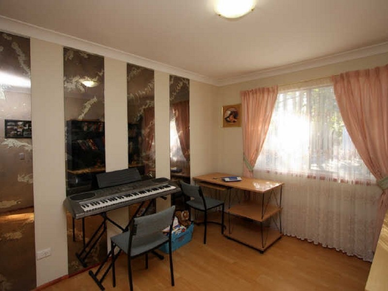 72 Peverell Street, Hillcrest QLD 4118