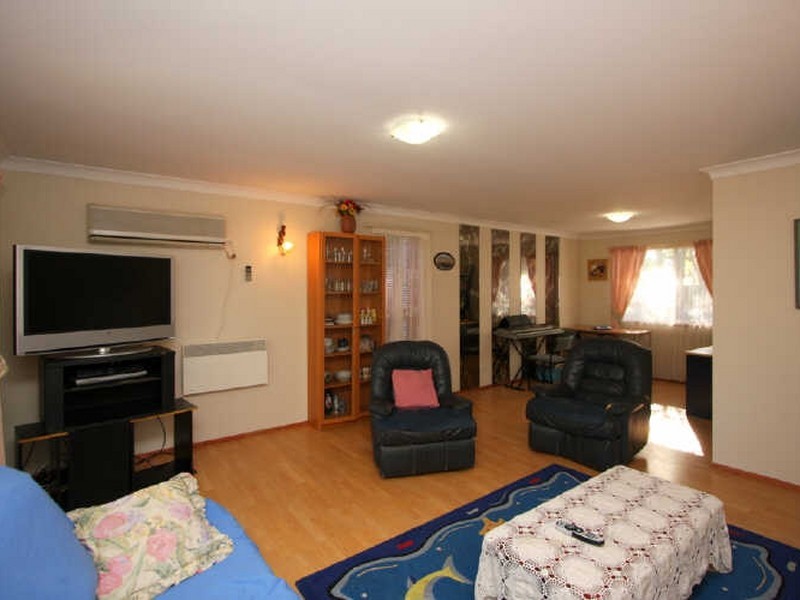 72 Peverell Street, Hillcrest QLD 4118