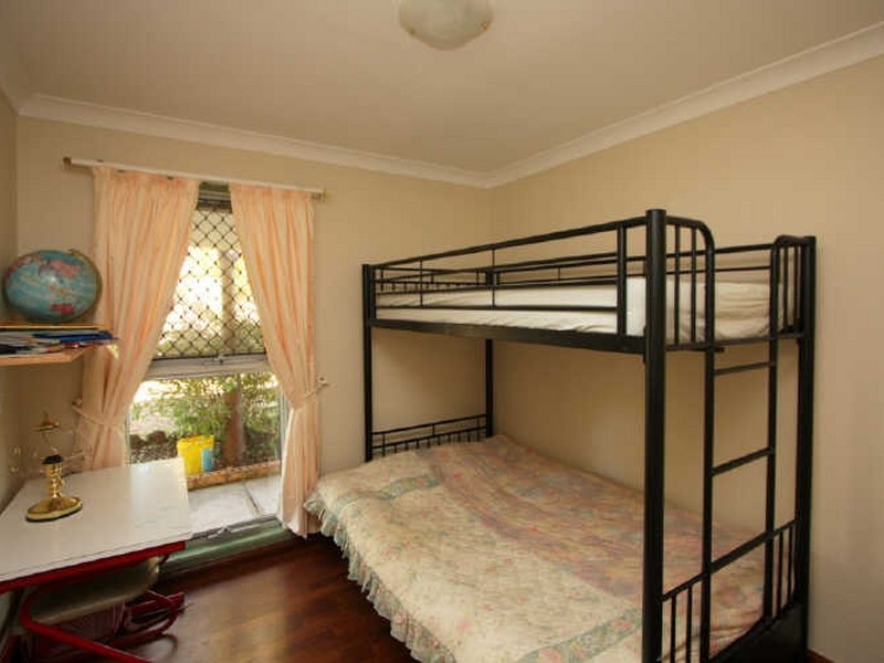 72 Peverell Street, Hillcrest QLD 4118