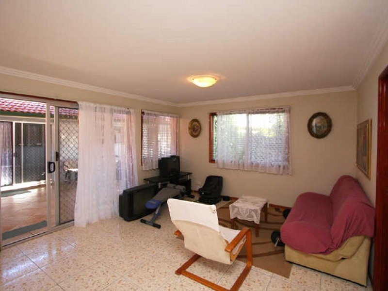 72 Peverell Street, Hillcrest QLD 4118