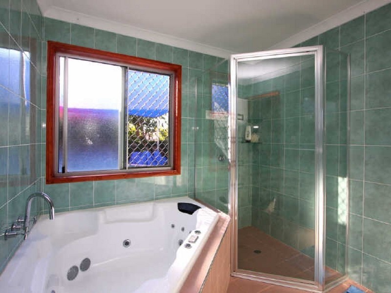 72 Peverell Street, Hillcrest QLD 4118