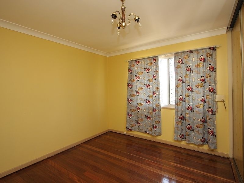15 Bushmills Street, Hillcrest QLD 4118