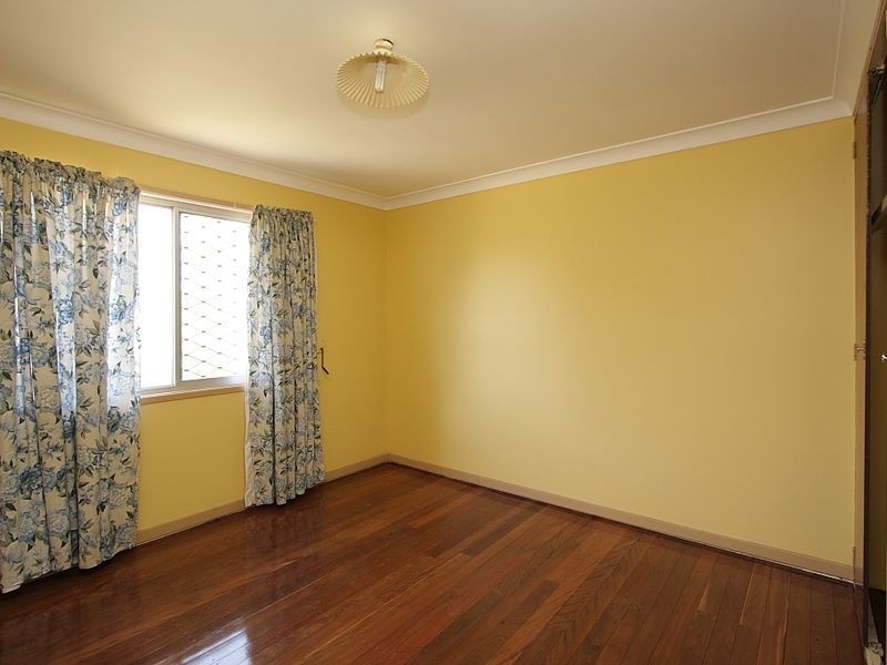 15 Bushmills Street, Hillcrest QLD 4118