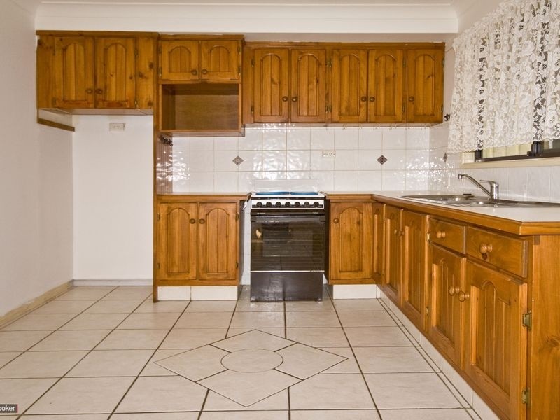 8 Clonmel Street, Regents Park QLD 4118