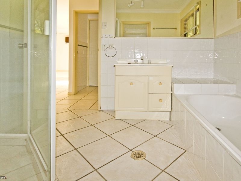 8 Clonmel Street, Regents Park QLD 4118