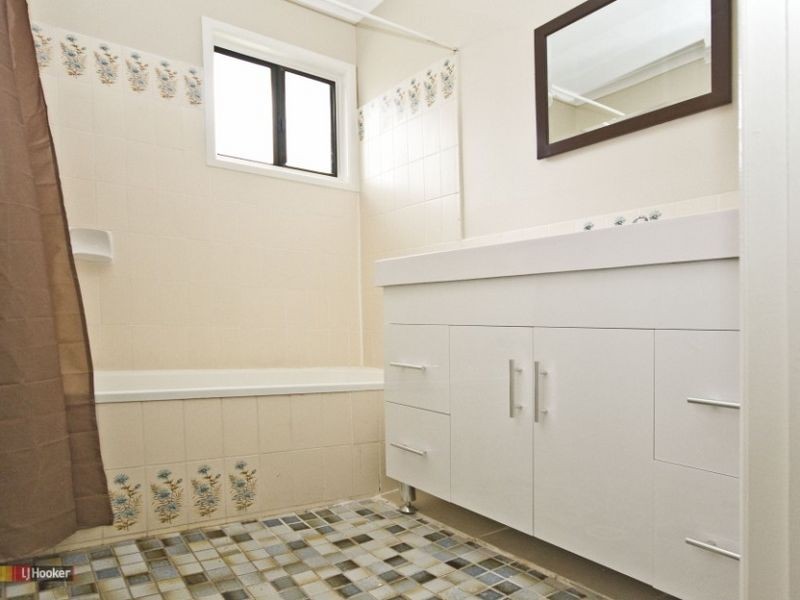 33 Strathallen Drive, Boronia Heights QLD 4124