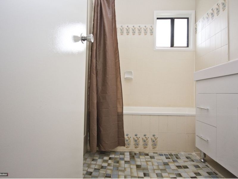 33 Strathallen Drive, Boronia Heights QLD 4124