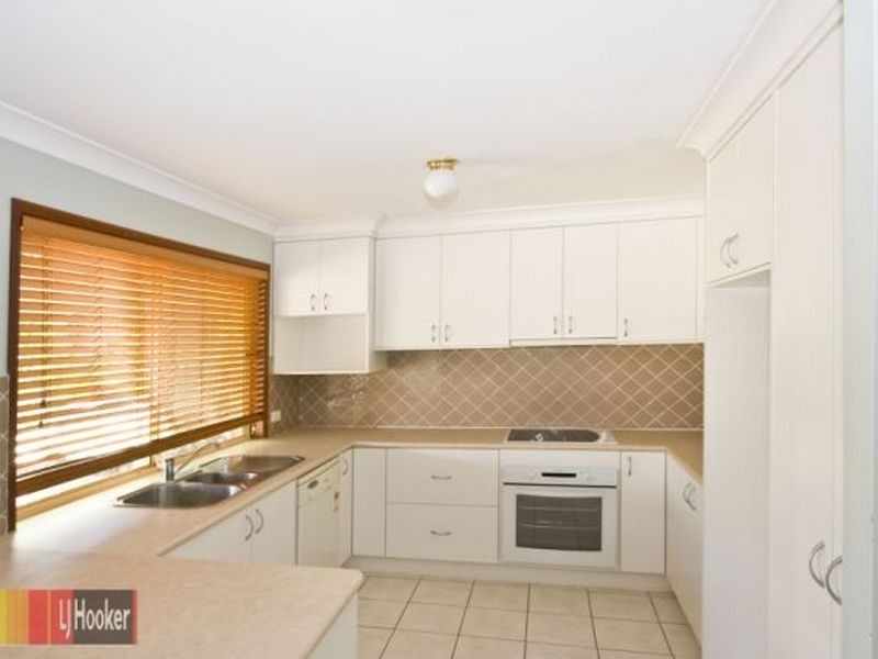 12 Pandanus Court, Regents Park QLD 4118