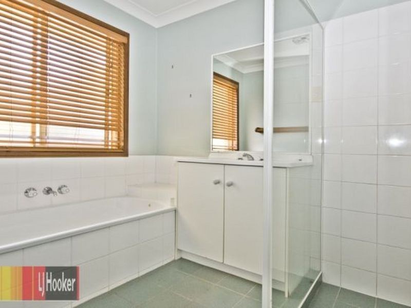 12 Pandanus Court, Regents Park QLD 4118