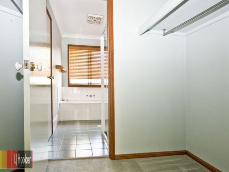 12 Pandanus Court, Regents Park QLD 4118