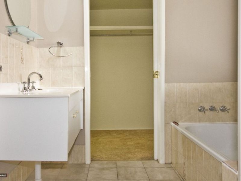 3 Letitia Street, Regents Park QLD 4118