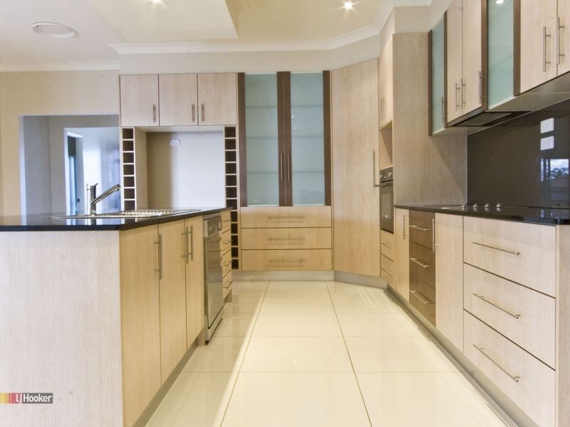 15 Denver Grove, Regents Park QLD 4118