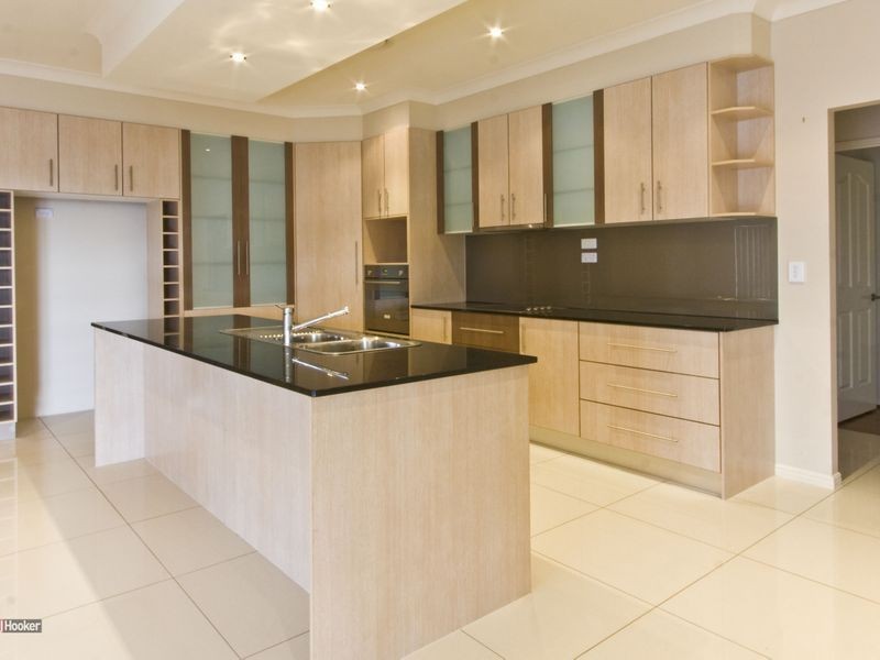 15 Denver Grove, Regents Park QLD 4118