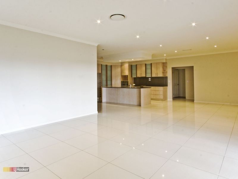 15 Denver Grove, Regents Park QLD 4118