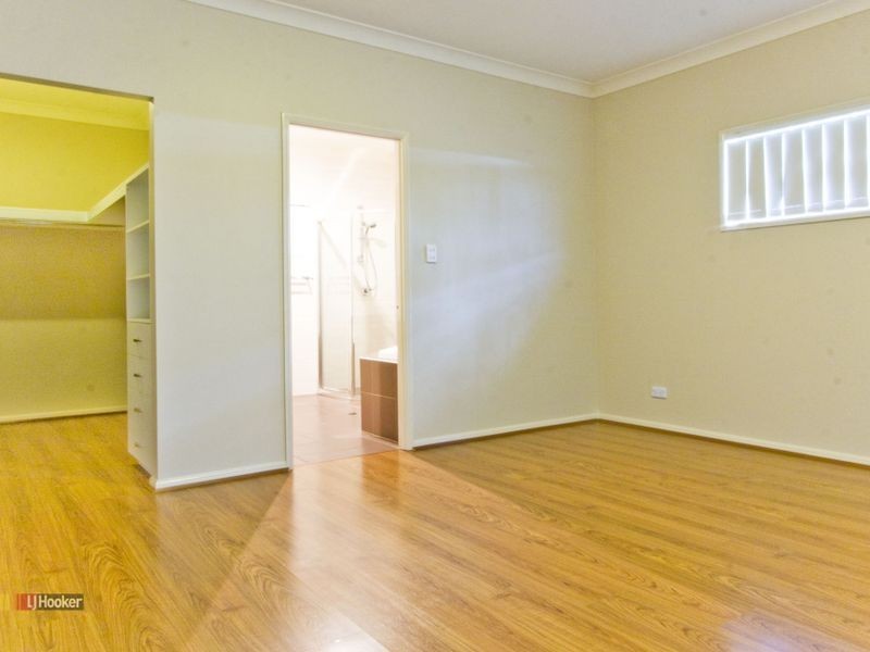 15 Denver Grove, Regents Park QLD 4118