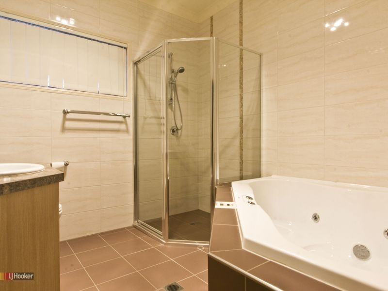 15 Denver Grove, Regents Park QLD 4118