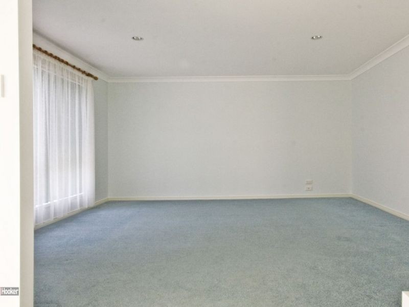 11 Cinear Court, Regents Park QLD 4118