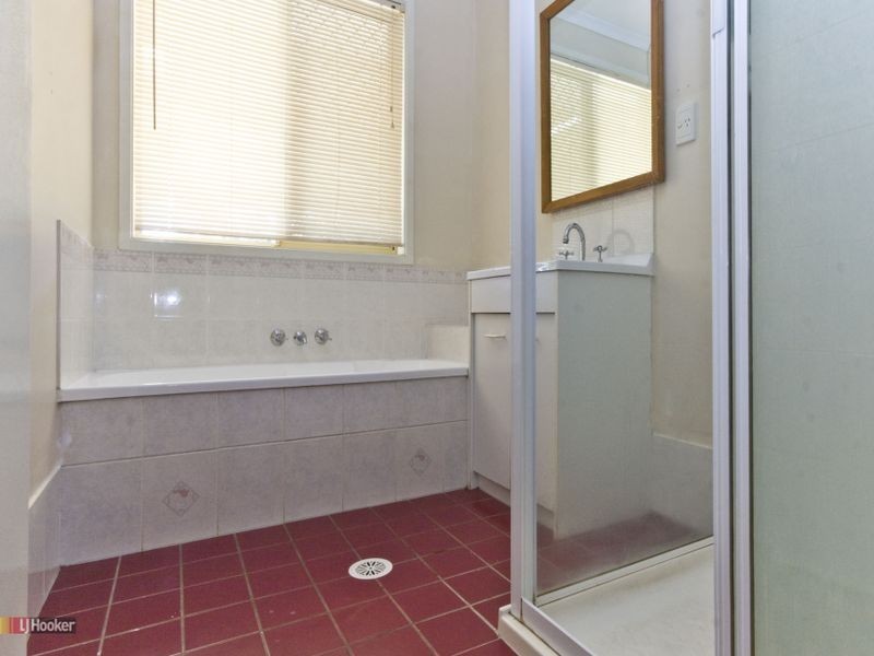 17 Mooloolah Court, Hillcrest QLD 4118