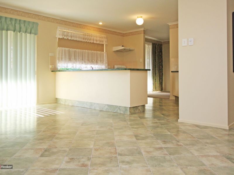 89 Middle Road, Hillcrest QLD 4118