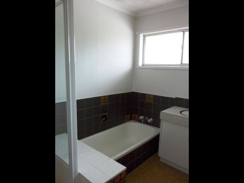9 Dryade Street, Regents Park QLD 4118