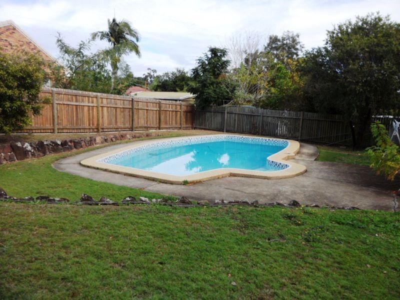 9 Dryade Street, Regents Park QLD 4118