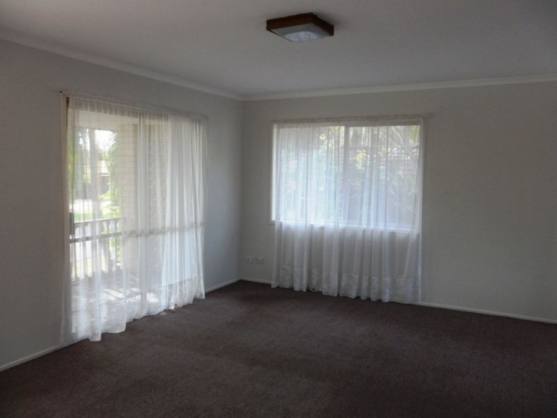 9 Dryade Street, Regents Park QLD 4118
