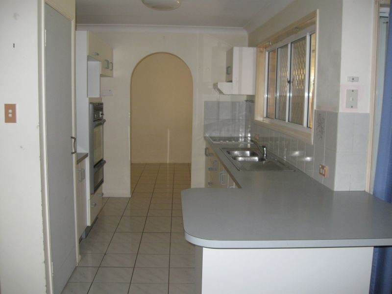 4 Bron Court, Loganlea QLD 4131